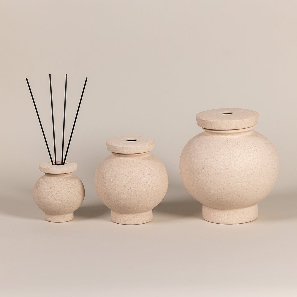 Decorative fragrance diffusers for shelves, consoles and bathrooms