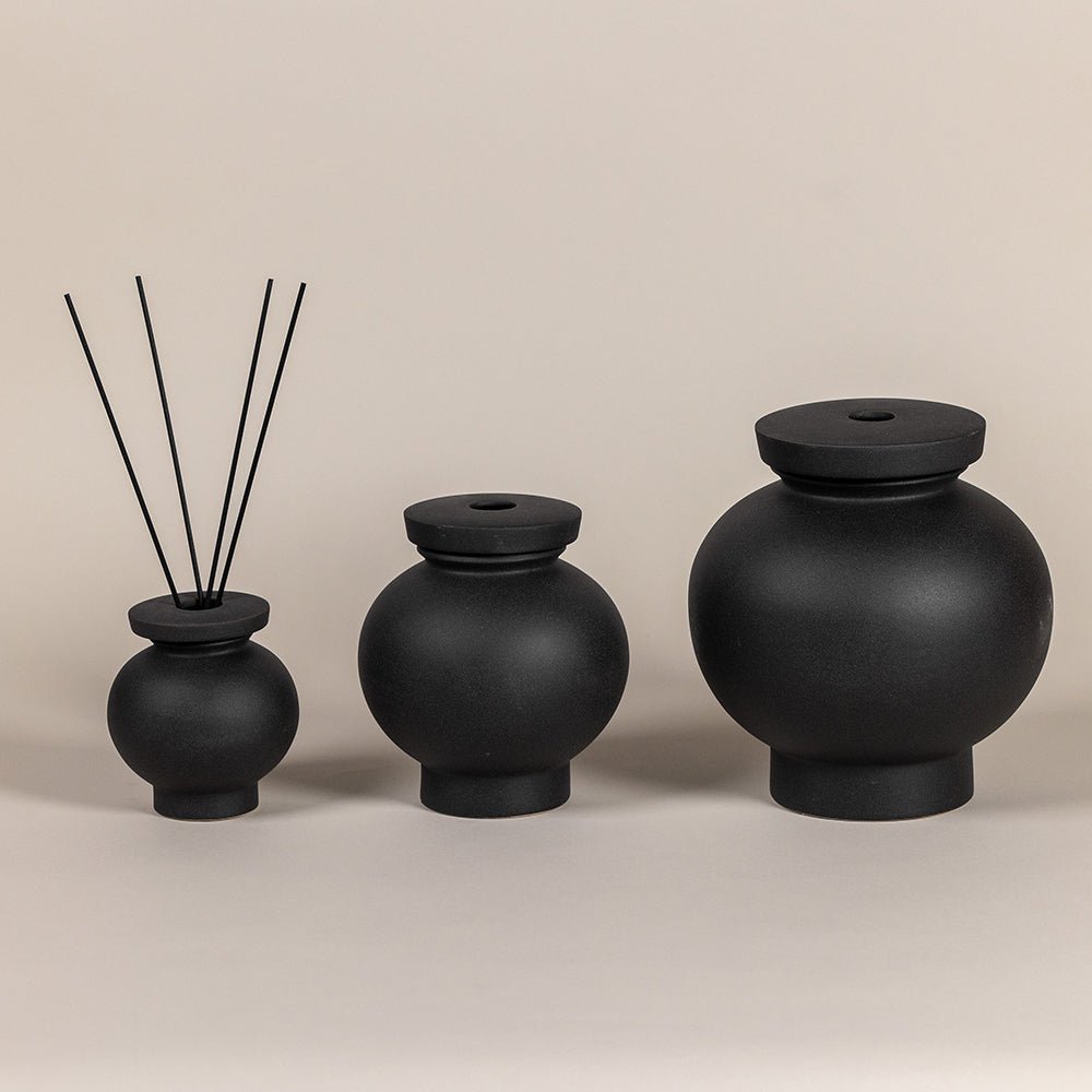 Decorative fragrance diffusers for shelves, consoles and bathrooms