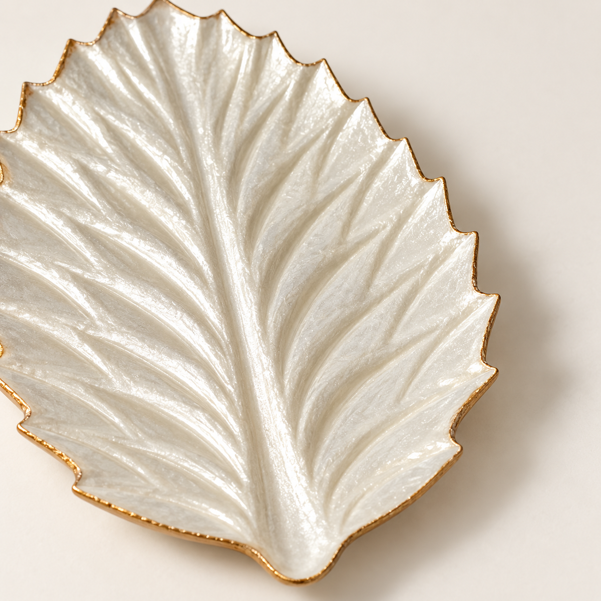 White Serrated Leaf shell decorative tray - shell detail