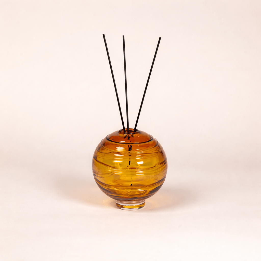 Decorative fragrance diffusers for shelves, consoles and bathrooms