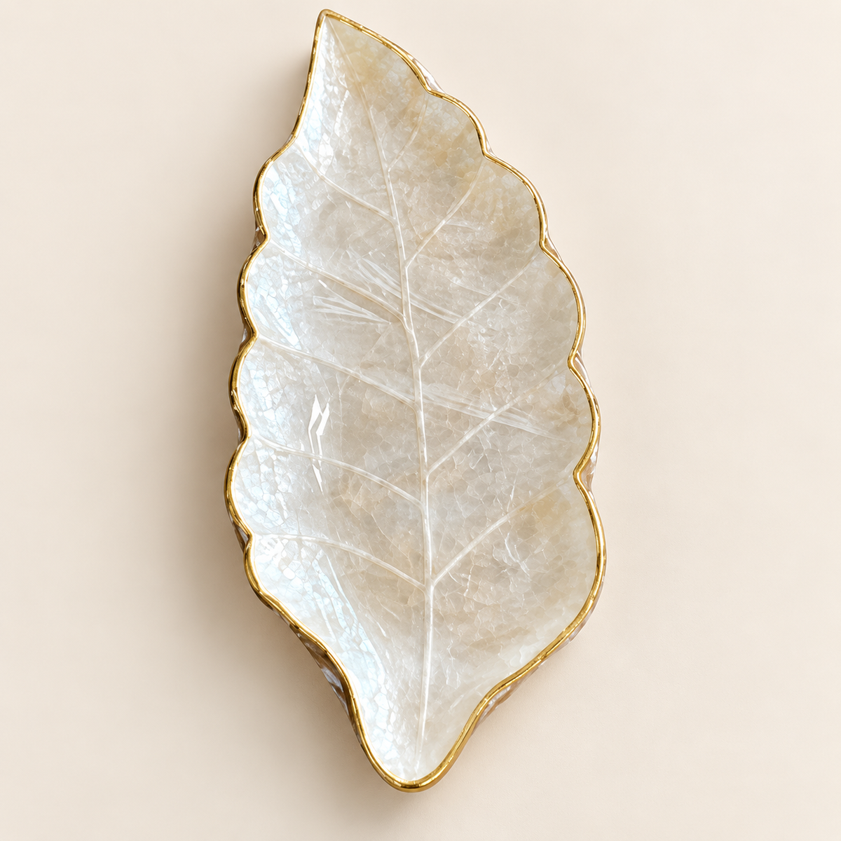 Pearlescent resin leaf decorative tray - detail view