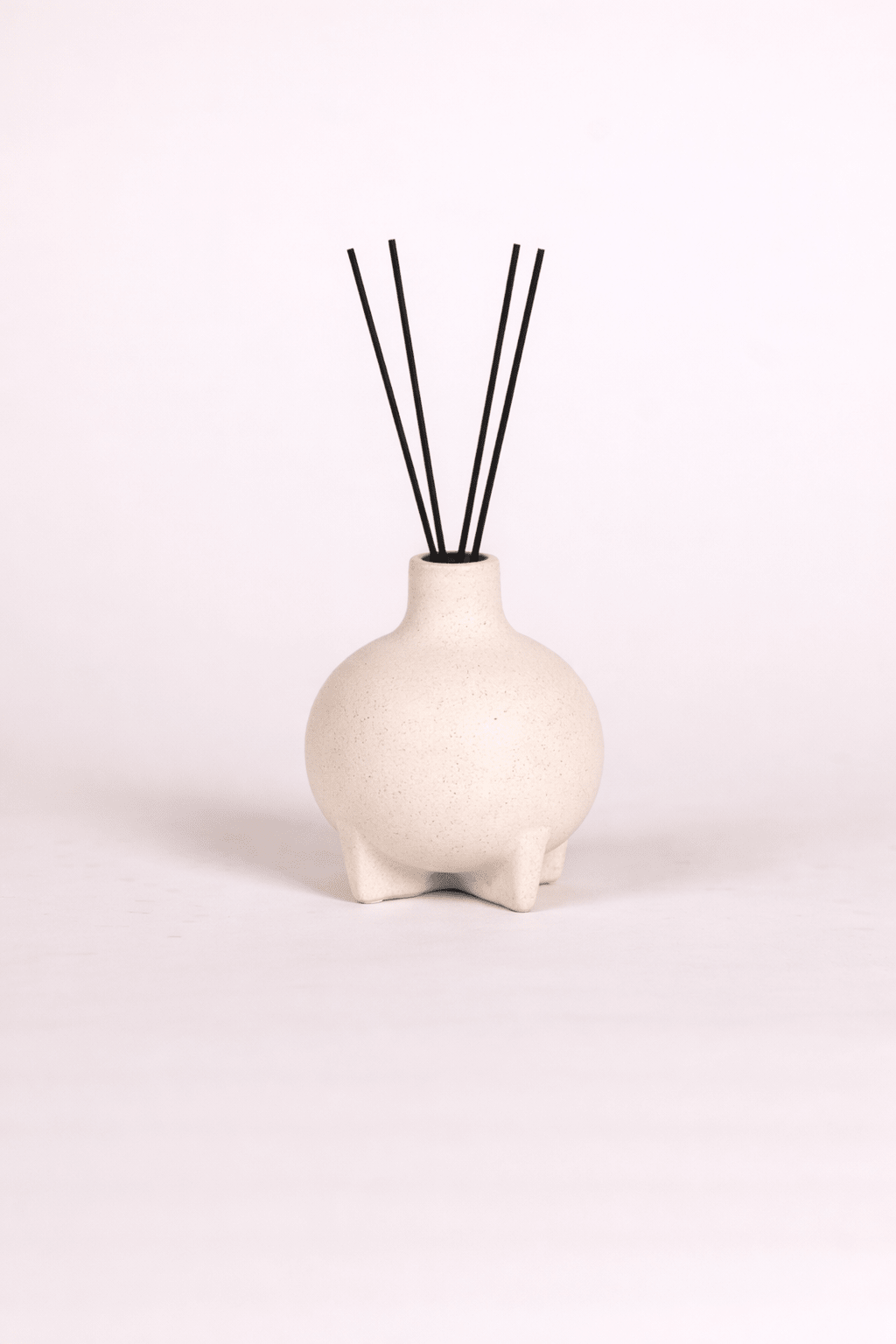 Decorative reed diffusers for shelves, consoles and bathrooms