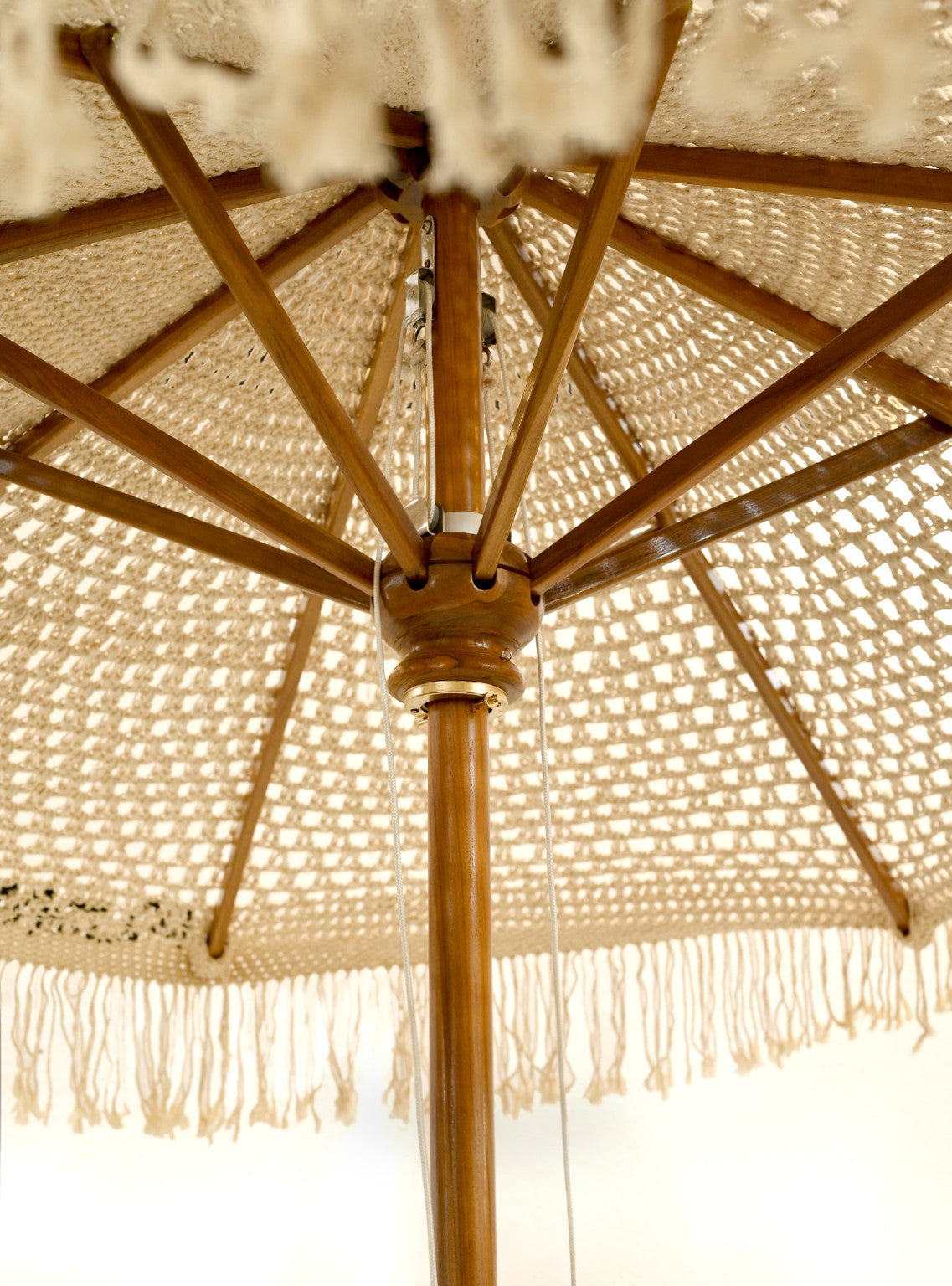Soleil Macrame Umbrella in White Cloud, teak frame and pulley detail