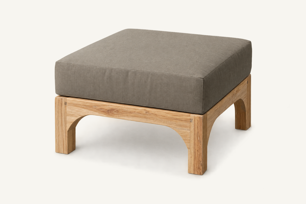 Tagazud upholstered pouf included in the complete outdoor set